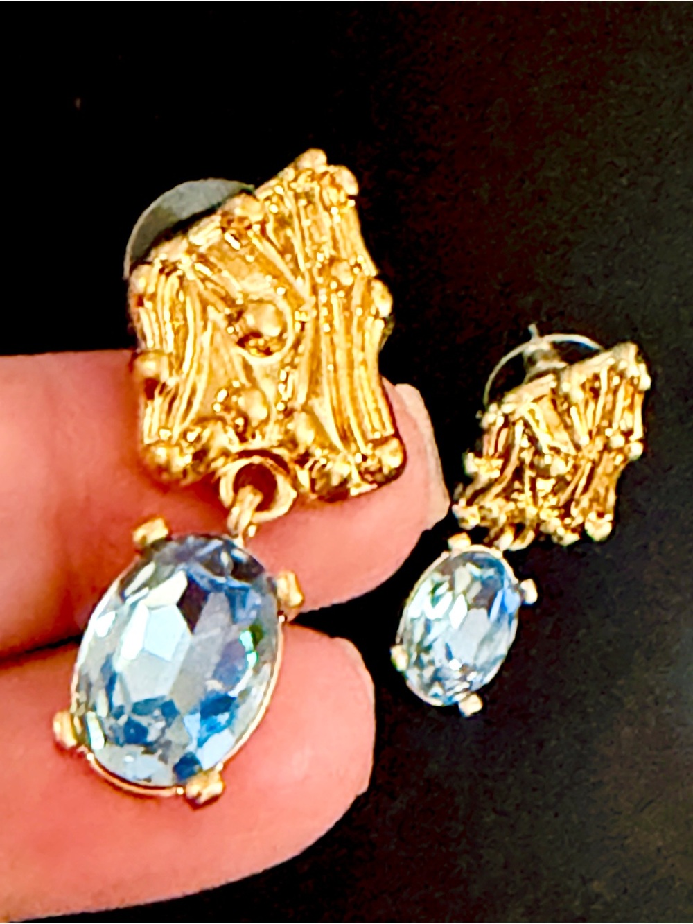 Oscar de la Renta Golden Shield Earrings w/Sky Blue Faceted Crystal Stones✨POST - Picture 5 of 9